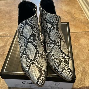 Women’s ankle boots in size 8 1/2.  Color is ivory/brown snakeskin.